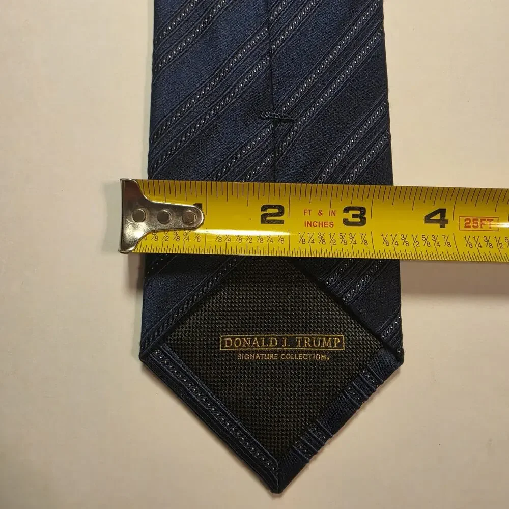 Donald J. Trump Signature Collection 100% Silk Blue Striped Tie 2004